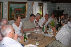 Lunch i Gäserudstugan. Medlemmar ur Håbolssläktföreningens styrelse deltog.